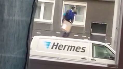 comedy hermes paket auslieferung balkon|Dieser paketwerfende Hermes.